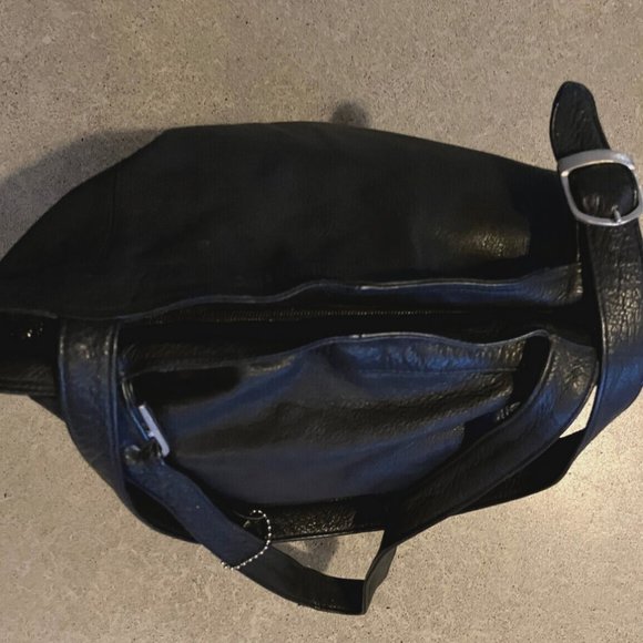 Tara Tiger Genuine Leather Hobo Bucket Bag. Slouchy. Minimalist. Medium Sized. - Picture 7 of 9